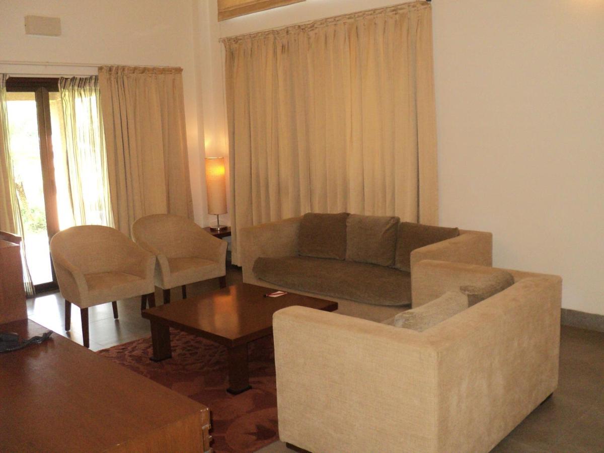 Fountainhead Hotel Alibág Kültér fotó